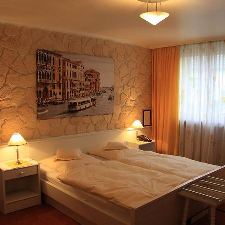 Hotel Die Post Жак Офенбах Стая снимка