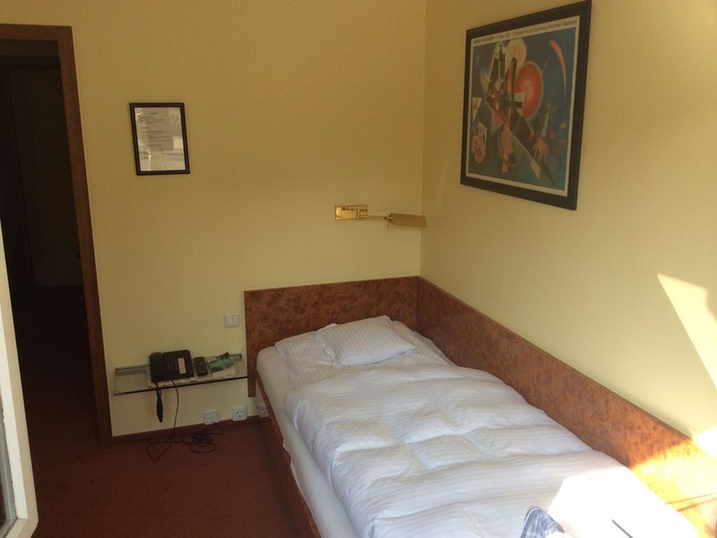 Hotel Die Post Жак Офенбах Стая снимка